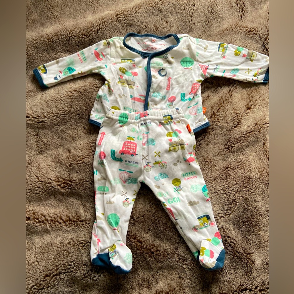 Magnificent baby magnetic outfit set